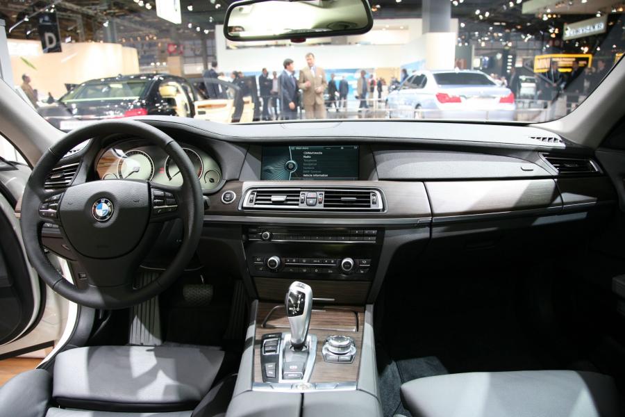  BMW 7-Series 2009 года  (фото 118 из 167)